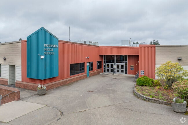 According to Niche Poulsbo Middle School has an overall rating of a B.