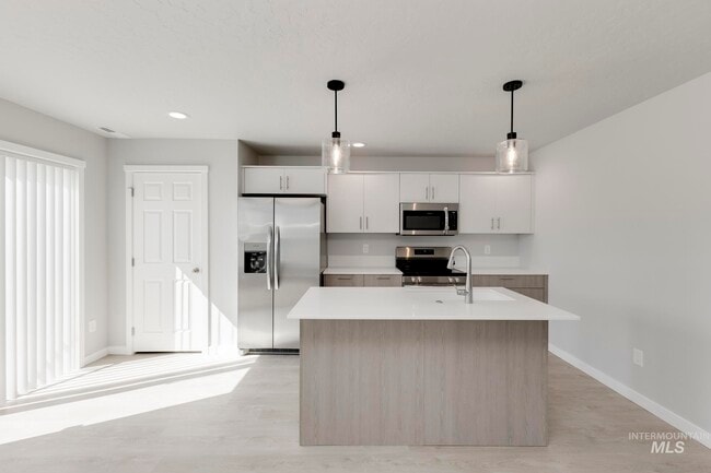 119 Caribou St, Horseshoe Bend, ID 83629 - photo 3