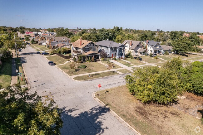 Pre-war homes are common in the residential areas of Jefferson Park.