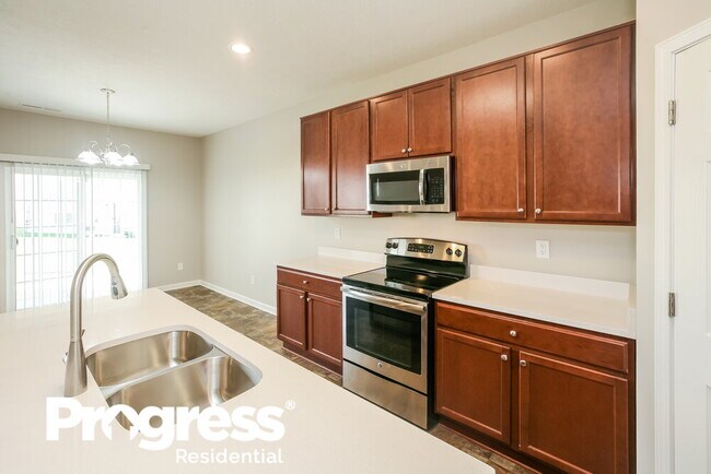 8267 Templederry Dr, Brownsburg, IN 46112 - photo 7