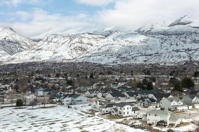 Aspen neighborhood with the Provo mountains, Utah.