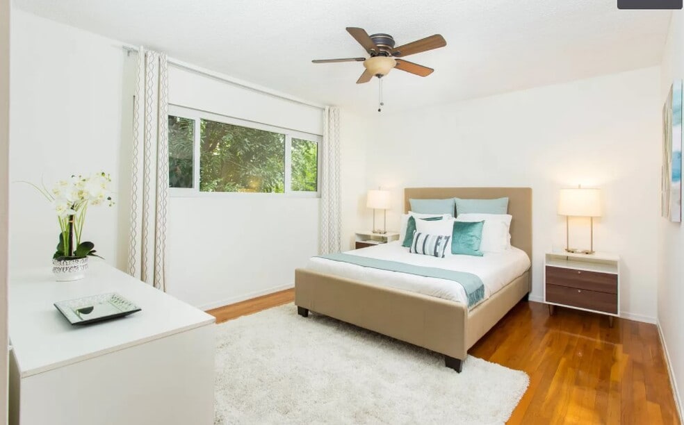 3200 S Sepulveda Blvd unit Master bed, Los Angeles, CA 90034 - photo 1