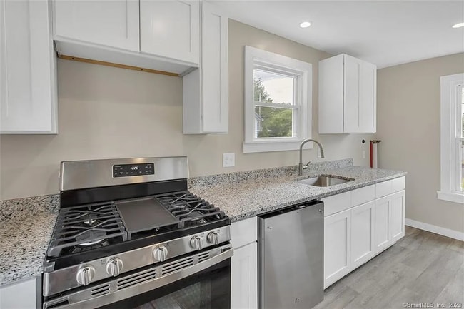 51 Mill St unit 53 Mill St, Manchester, CT 06042 - photo 3