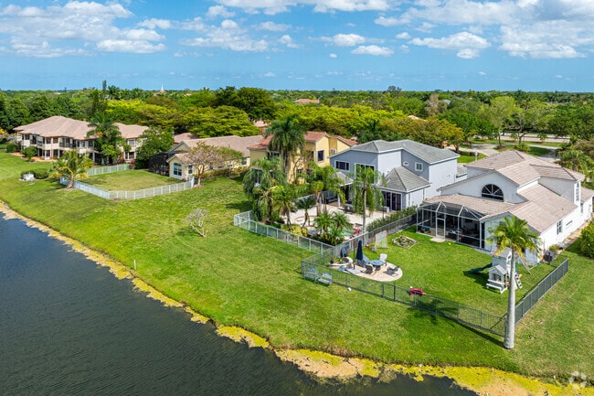 There are homes in Eagle Trace that have big lots and pools.