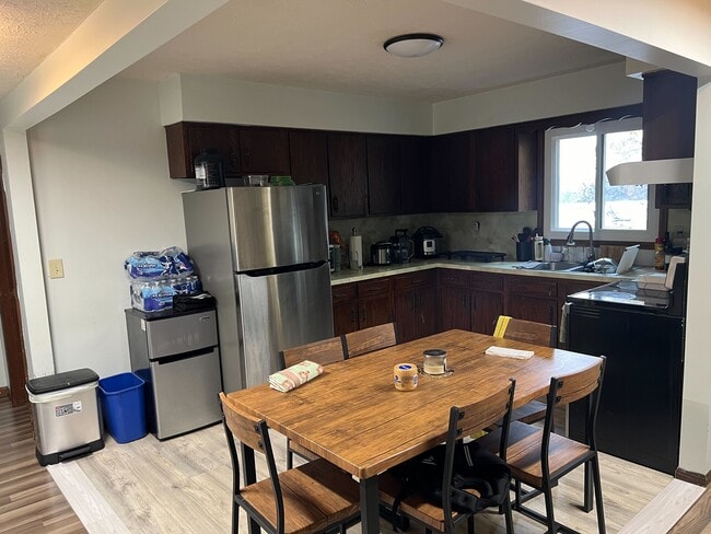 5134 E Bluffview Dr unit 3, Berrien Springs, MI 49103 - photo 4