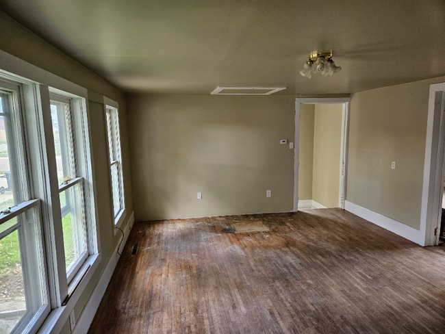 1011 S Cottage Grove, Miles City, MT 59301 - photo 3