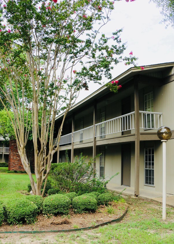 River Bend Apartments 501 Cypress Ln, Greenville, MS