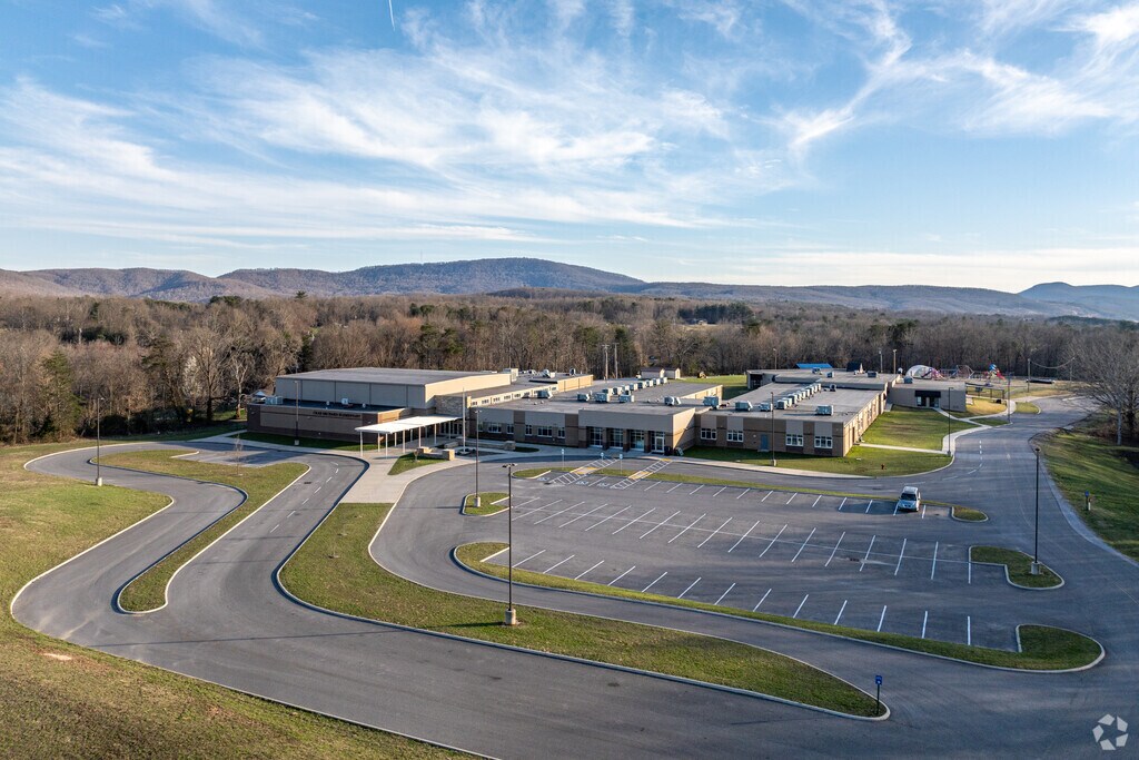 Crab Orchard Elementary School scored a 7 out of 10 from GreatSchools.
