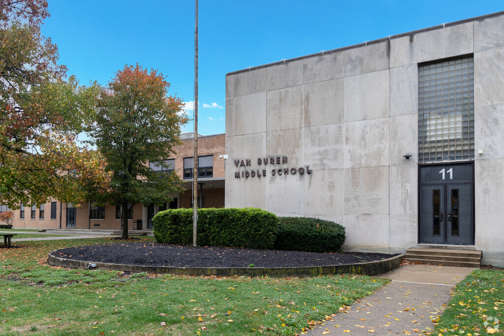 Van Buren Middle School is an above average school teaching grades 6-8.