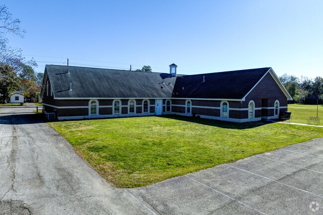 The campus showcases modern facilities, promoting an interactive learning experience.