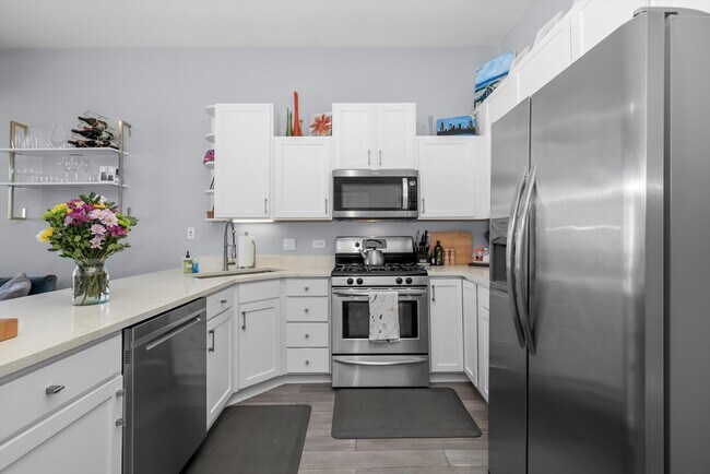 The Venetian unit 1406, Chicago, IL 60610 - photo 4