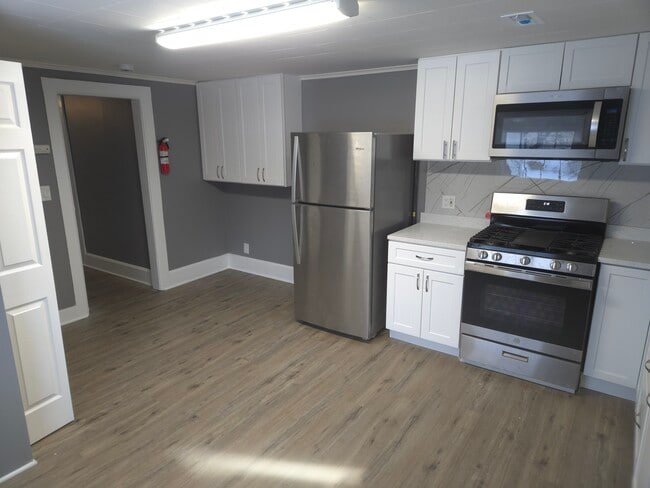 10906 N Woodstock St unit B, Huntley, IL 60142 - photo 3