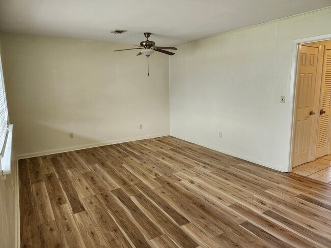 9 Eglin Pkwy NE unit Shalimar Rentals, Fort Walton Beach, FL 32548 - photo 5