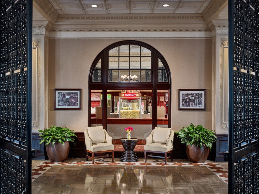 The Chase, Saint Louis, MO 63108 - photo 1