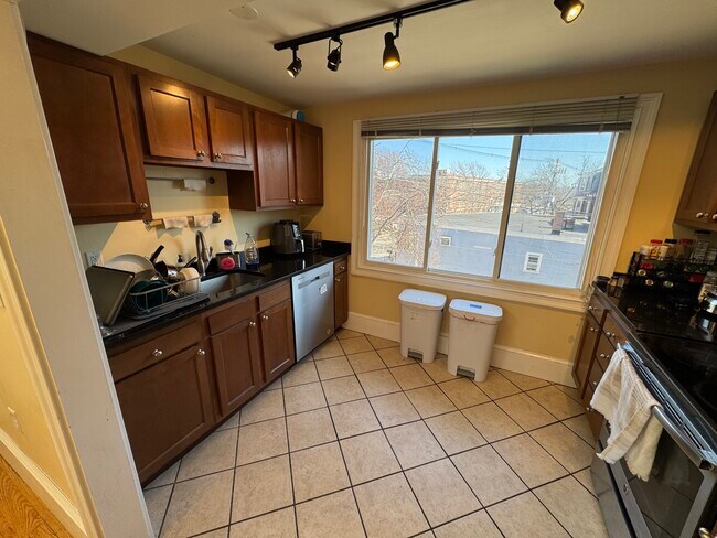 206 Holland St unit 2, Somerville, MA 02144 - photo 7