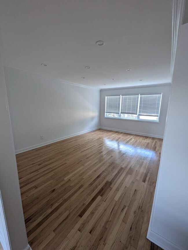 2763 Fish Ave Unit 3 bd 1.5 bath, Bronx, NY 10469