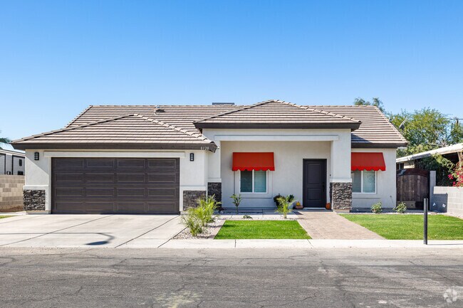 Donovan Estates, AZ has newly built and renovated ranch houses with attached garages.