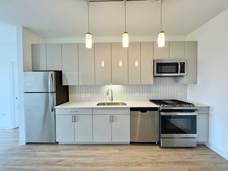 821 W Van Buren St unit 2, Chicago, IL 60607 - photo 1