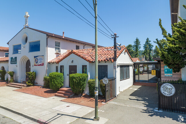 Oakland Unity High School is a California Distinguished School in Oakland.