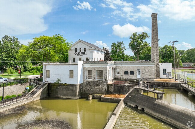 The Dundee Mill and Museum shares the history of Dundee and also has a banquet hall.