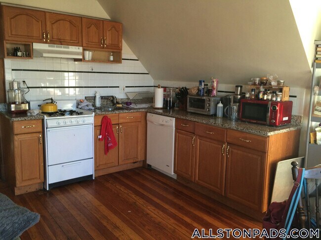 14 Gardner St unit 2F, Allston, MA 02134 - photo 3