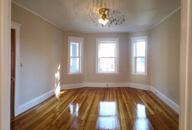 8 Olmstead St unit 2, Jamaica Plain, MA 02130 - photo 4