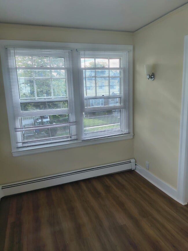 637 S 8th Ave, Mount Vernon, NY 10550