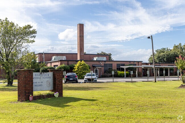 Havelock Middle School serves students in grades 6-8.