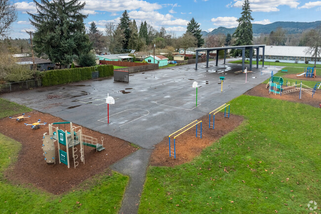 Elizabeth Page Elementary School has outdoor activities for students to enjoy in Springfield.