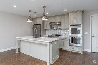 789 Dennison Ave, Columbus, OH 43215