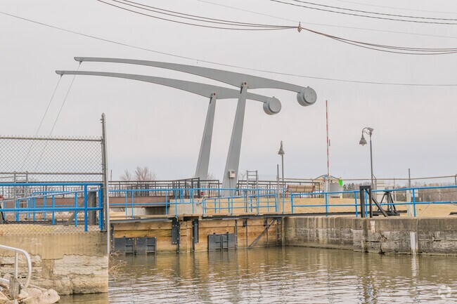 On the Fox River, the Little Chute Lock highlights the city’s rich history.