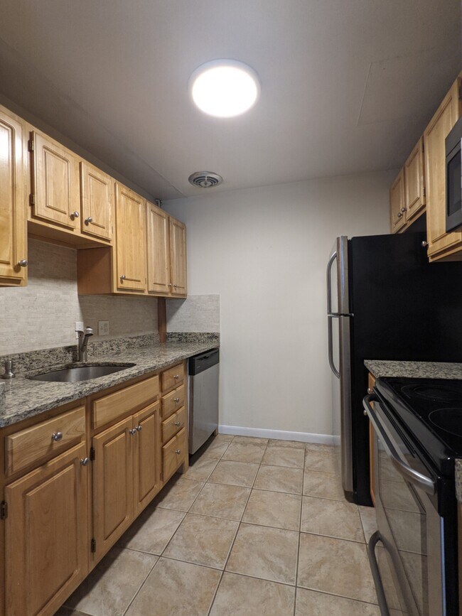 94 Babcock St unit 1C, Brookline, MA 02446 - photo 3