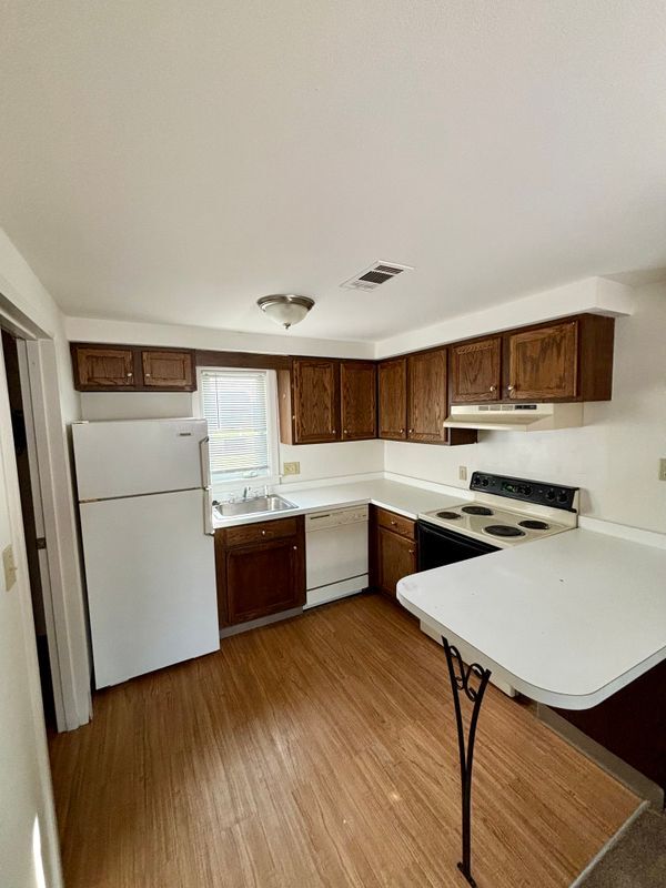 9 Concord Ct, Tonawanda, NY 14150