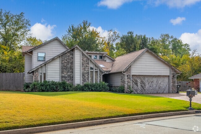 There are some mid-century traditional homes scattered throughout Midwest City.