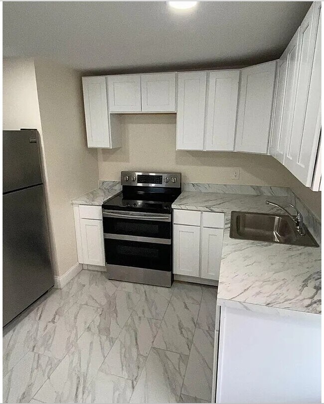 242 W Bacon St Unit 2nd Fl, Pottsville, PA 17901