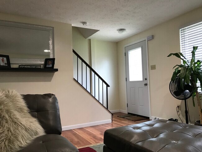 503 Cortland Dr E, Mc Kees Rocks, PA 15136 - photo 6