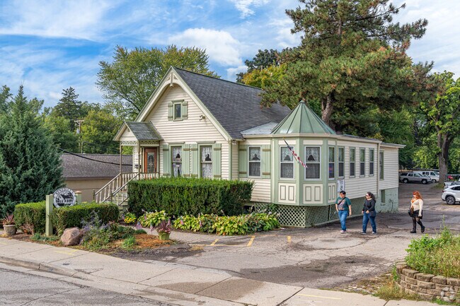 Enjoy a fantastic breakfast spread at Benedicts Eggs and More restaurant in East Dundee.