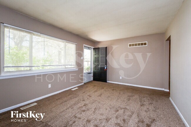 712 Undercliff Dr, Hazelwood, MO 63042 - photo 4