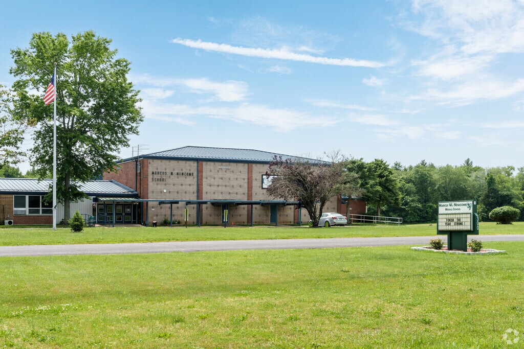 Helen A. Fort Middle School has 318 students in grade 6 with a student-teacher ratio of 11 to 1.