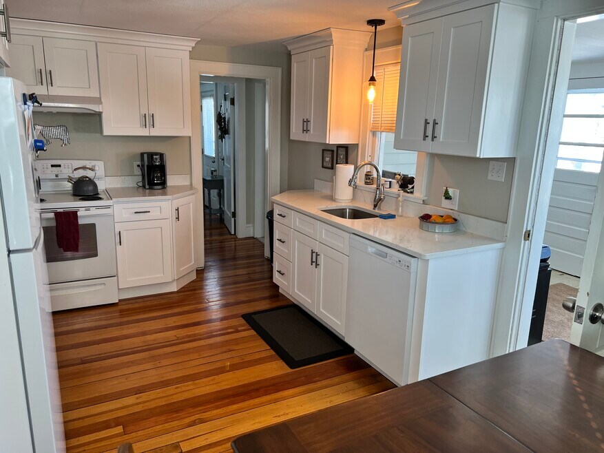 2 East St unit B, Hadley, MA 01035 - photo 1