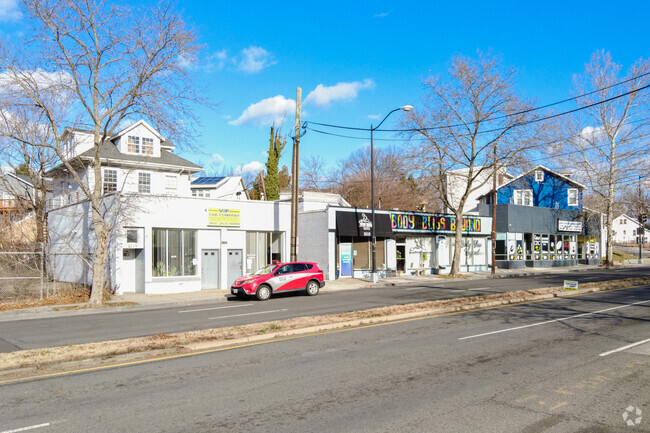 Many retail and dining options lin V Street NE in the Gateway neighborhood.