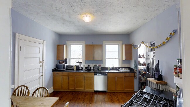 3 Kinnaird St unit 2, Cambridge, MA 02139 - photo 4