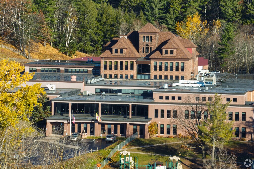 Bayfield Elementary School has a student-teacher ratio of 7 to 1.