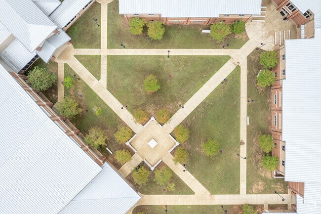 Brookwood High School has a nice courtyard.