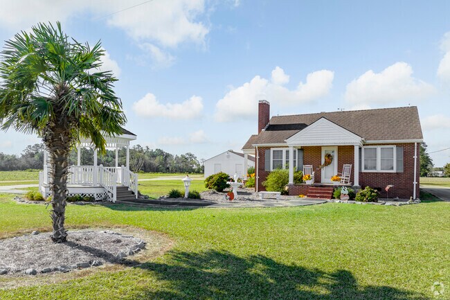 Brick ranches are common in Meadow, North Carolina.