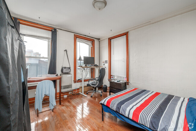2BR, 1BA - 780SF - Second Bedroom