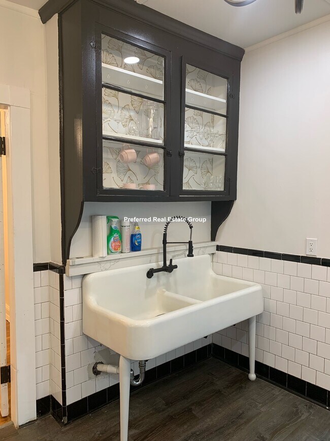 25 Lawrence Ave, Boston, MA 02121