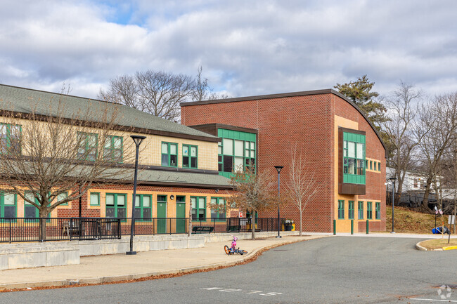 Shamrock Elementary School, Rankings & Reviews - Homes.com