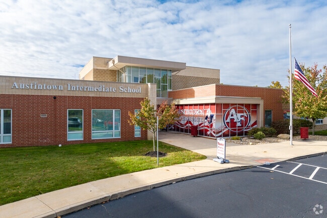 Austintown intermediate School in Austintown serves the children in grades 3-5.
