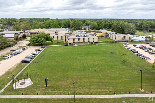 Bogalusa High School has 705 students in grades 7-12.